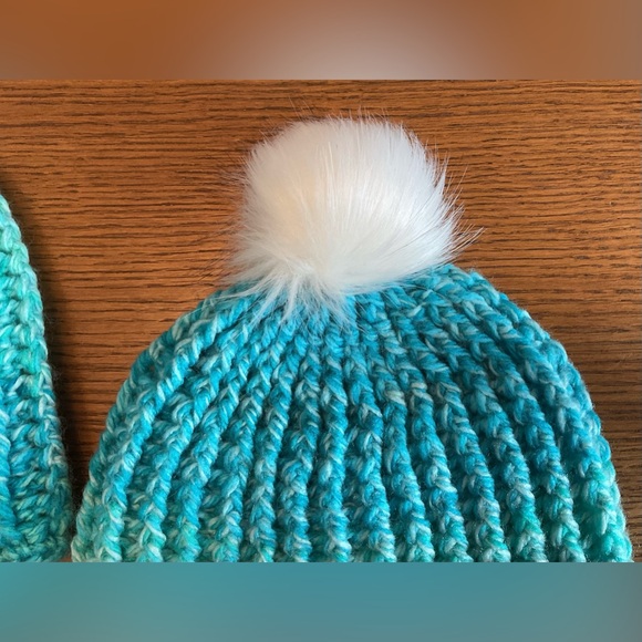 Mommy And Me Matching Snow Hats With White Pom Pom, Bulky Knit, Ribbed Pattern - Picture 5 of 5